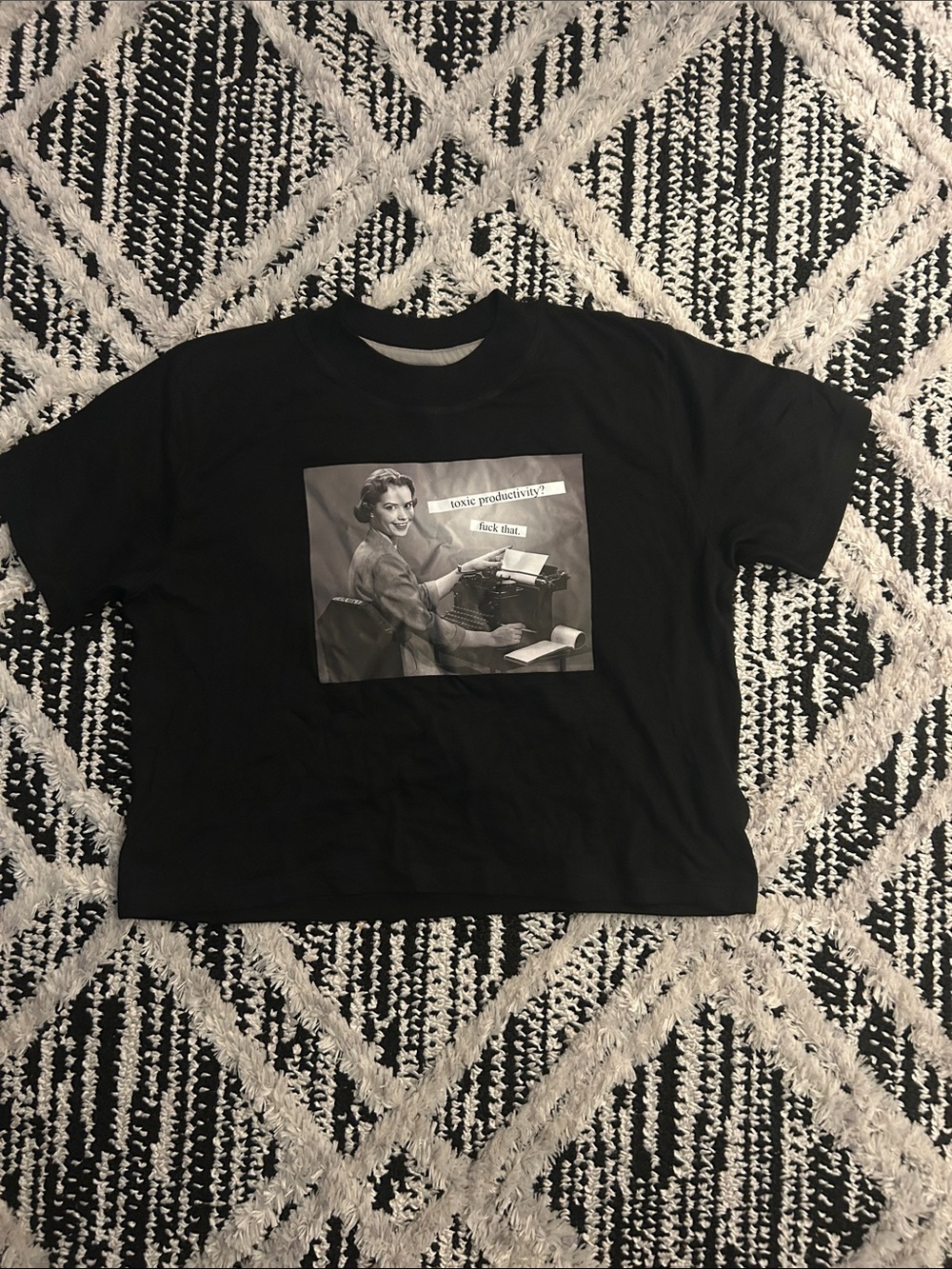 ORIGINAL and UNIQUE cropped black ladies short sleeve tshirt size small